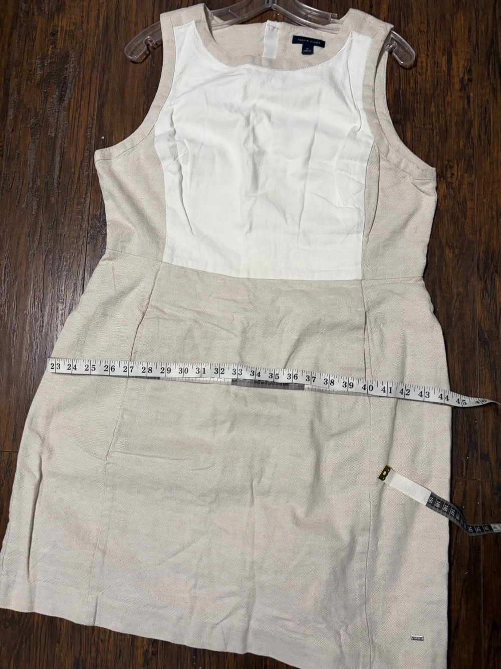 Tommy Hilfiger Two-Tone Beige and White Sleeveless Sheath Dress - Picture 9 of 10